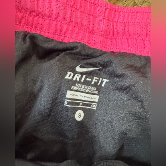 Nike Dri Fit Womens Shorts - Picture 2 of 3